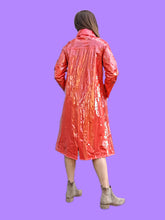 Charger l'image dans la galerie, Imperméable vintage Angèle - En PVC saumon. Taille S, 36, 38. Miss Helen. Made in Hong Kong