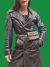 Charger l'image dans la galerie, Trench-Coat vintage Philippa - Cuir marron à fermeture croisée M, 38, 40.