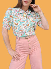 Charger l'image dans la galerie, Chemisier vintage Edwige - Fleurs pastels sur fond blanc. Taille S, 36, 38. Devernois.