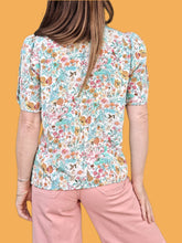 Charger l'image dans la galerie, Chemisier vintage Edwige - Fleurs pastels sur fond blanc. Taille S, 36, 38. Devernois.