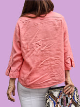 Charger l'image dans la galerie, Chemisier vintage Lydia - Rose. A poches et revers aux manches. Taille M, 38, 40.