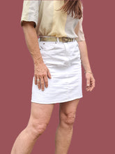 Charger l'image dans la galerie, Mini Jupe vintage Caroline - En jean blanc. Taille S, 36, 38. Made in France.
