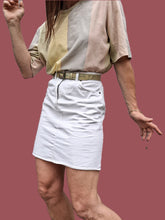 Charger l'image dans la galerie, Mini Jupe vintage Caroline - En jean blanc. Taille S, 36, 38. Made in France.