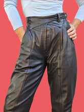 Charger l'image dans la galerie, Pantalon vintage Elyse - Cuir noir. Taille L, 40, 42. Pap'Kik Paris. Made in France