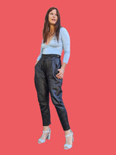 Charger l'image dans la galerie, Pantalon vintage Elyse - Cuir noir. Taille L, 40, 42. Pap'Kik Paris. Made in France