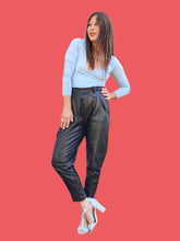 Charger l'image dans la galerie, Pantalon vintage Elyse - Cuir noir. Taille L, 40, 42. Pap'Kik Paris. Made in France