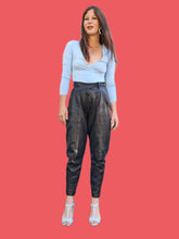 Charger l'image dans la galerie, Pantalon vintage Elyse - Cuir noir. Taille L, 40, 42. Pap'Kik Paris. Made in France