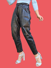 Charger l'image dans la galerie, Pantalon vintage Elyse - Cuir noir. Taille L, 40, 42. Pap'Kik Paris. Made in France