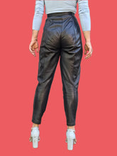 Charger l'image dans la galerie, Pantalon vintage Elyse - Cuir noir. Taille L, 40, 42. Pap'Kik Paris. Made in France