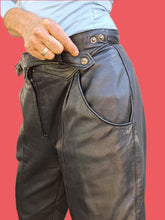 Charger l'image dans la galerie, Pantalon vintage Elyse - Cuir noir. Taille L, 40, 42. Pap'Kik Paris. Made in France