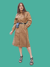 Charger l'image dans la galerie, Trench-Coat vintage Laëtitia - En alcantara marron. Taille M, 38, 40. Tricosa Paris. Made in France.