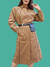 Charger l'image dans la galerie, Trench-Coat vintage Laëtitia - En alcantara marron. Taille M, 38, 40. Tricosa Paris. Made in France.