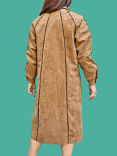 Charger l'image dans la galerie, Trench-Coat vintage Laëtitia - En alcantara marron. Taille M, 38, 40. Tricosa Paris. Made in France.