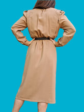 Charger l'image dans la galerie, Robe vintage Georgianne - Camel. Taille S, 36, 38. Créations Carla. Made in France
