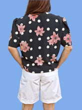 Charger l'image dans la galerie, Chemisier vintage Marjolaine - Fleurs de lys. Taille XL, 42, 44. Canda