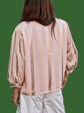 Charger l'image dans la galerie, Chemisier vintage Lina - Rayures irisées roses et noires. Taille XL, 42, 44. C&A