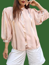 Charger l'image dans la galerie, Chemisier vintage Lina - Rayures irisées roses et noires. Taille XL, 42, 44. C&A