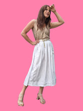 Charger l'image dans la galerie, Jupe plissée vintage Sandra - Blanche à fleurs irisées. Taille M, 38,40.