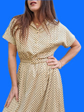 Charger l'image dans la galerie, Robe vintage Mila - Beige à pois noir. Jeu de plis. Taille M, 38, 40.
