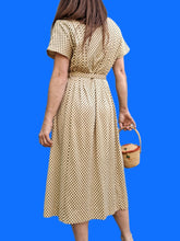 Charger l'image dans la galerie, Robe vintage Mila - Beige à pois noir. Jeu de plis. Taille M, 38, 40.
