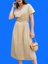 Charger l'image dans la galerie, Robe vintage Mila - Beige à pois noir. Jeu de plis. Taille M, 38, 40.