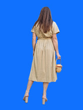 Charger l'image dans la galerie, Robe vintage Mila - Beige à pois noir. Jeu de plis. Taille M, 38, 40.