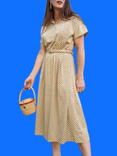 Charger l'image dans la galerie, Robe vintage Mila - Beige à pois noir. Jeu de plis. Taille M, 38, 40.