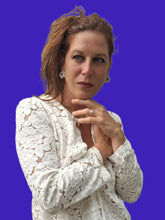 Charger l'image dans la galerie, Boucles d'oreille anciennes Peggy - Fleurs argentées, en zirconium et saphir.