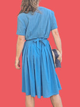 Charger l'image dans la galerie, Robe vintage Marilyn - Bleu, boutonnée devant. Taille L, 40, 42. Cacharel. Made in France.