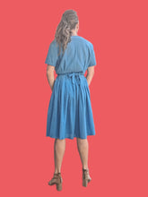 Charger l'image dans la galerie, Robe vintage Marilyn - Bleu, boutonnée devant. Taille L, 40, 42. Cacharel. Made in France.