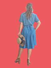 Charger l'image dans la galerie, Robe vintage Marilyn - Bleu, boutonnée devant. Taille L, 40, 42. Cacharel. Made in France.