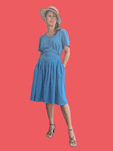 Charger l'image dans la galerie, Robe vintage Marilyn - Bleu, boutonnée devant. Taille L, 40, 42. Cacharel. Made in France.