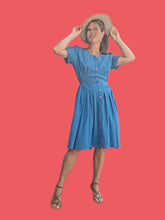 Charger l'image dans la galerie, Robe vintage Marilyn - Bleu, boutonnée devant. Taille L, 40, 42. Cacharel. Made in France.