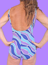 Charger l'image dans la galerie, Maillot de bain vintage Vic - Imprimé abstrait violet, bleu et blanc. Taille M, 38, 40.