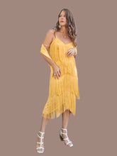 Charger l'image dans la galerie, Robe vintage Josephine - Charleston jaune à franges. Taille S, 36, 38. Créations Guzanel Paris Made in France.