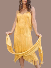 Charger l'image dans la galerie, Robe vintage Josephine - Charleston jaune à franges. Taille S, 36, 38. Créations Guzanel Paris Made in France.