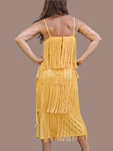 Charger l'image dans la galerie, Robe vintage Josephine - Charleston jaune à franges. Taille S, 36, 38. Créations Guzanel Paris Made in France.
