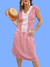 Charger l'image dans la galerie, Robe vintage Isabelle - Marinière rayée décorée d'ancres marine. Taille L, 40, 42.