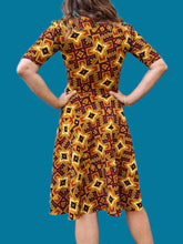 Charger l'image dans la galerie, Robe 'Seconde' Lotie - Motif tribal. Taille S, 36, 38. Lula Roe. Made in USA.