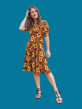 Charger l'image dans la galerie, Robe 'Seconde' Lotie - Motif tribal. Taille S, 36, 38. Lula Roe. Made in USA.