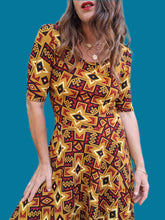 Charger l'image dans la galerie, Robe 'Seconde' Lotie - Motif tribal. Taille S, 36, 38. Lula Roe. Made in USA.