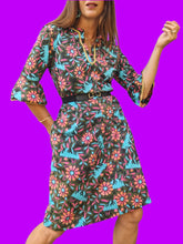 Charger l'image dans la galerie, Robe vintage Delphine- Fleurie à manches volantées. Col Tunisien. Taille M, 38, 40. Créations Mily. Made in France
