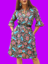 Charger l'image dans la galerie, Robe vintage Delphine- Fleurie à manches volantées. Col Tunisien. Taille M, 38, 40. Créations Mily. Made in France
