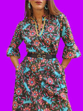 Charger l'image dans la galerie, Robe vintage Delphine- Fleurie à manches volantées. Col Tunisien. Taille M, 38, 40. Créations Mily. Made in France