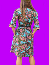 Charger l'image dans la galerie, Robe vintage Delphine- Fleurie à manches volantées. Col Tunisien. Taille M, 38, 40. Créations Mily. Made in France
