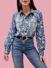 Charger l'image dans la galerie, Chemisier "Seconde" Karen - Denim imprimé paisley. Taille M, 38, 40. John Baner. Made in Bangladesh.