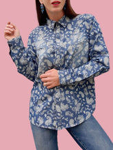 Charger l'image dans la galerie, Chemisier "Seconde" Karen - Denim imprimé paisley. Taille M, 38, 40. John Baner. Made in Bangladesh.