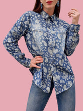 Charger l'image dans la galerie, Chemisier "Seconde" Karen - Denim imprimé paisley. Taille M, 38, 40. John Baner. Made in Bangladesh.
