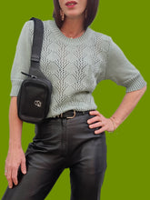 Charger l'image dans la galerie, Pull d'été vintage Suzie - Vert d'eau en mailles ajourées. Taille M, 38, 40. Tricot Djezi. Made in France