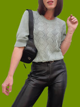 Charger l'image dans la galerie, Pull d'été vintage Suzie - Vert d'eau en mailles ajourées. Taille M, 38, 40. Tricot Djezi. Made in France